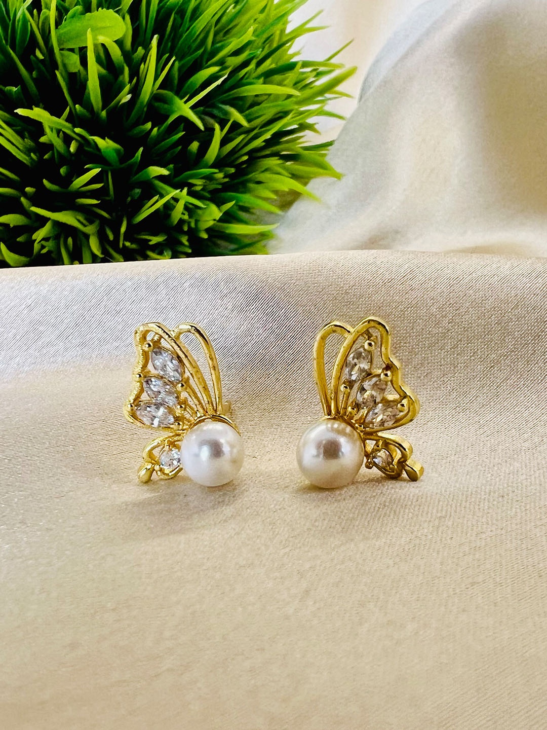 

MYKI Gold-Plated Contemporary Drop Earrings