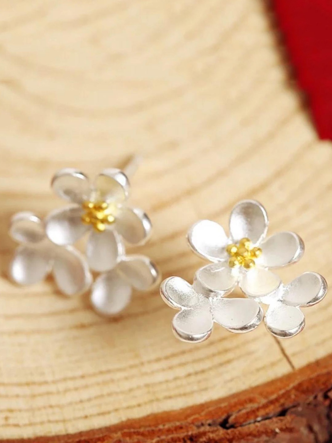 

MYKI Silver-Plated Floral Studs Earrings