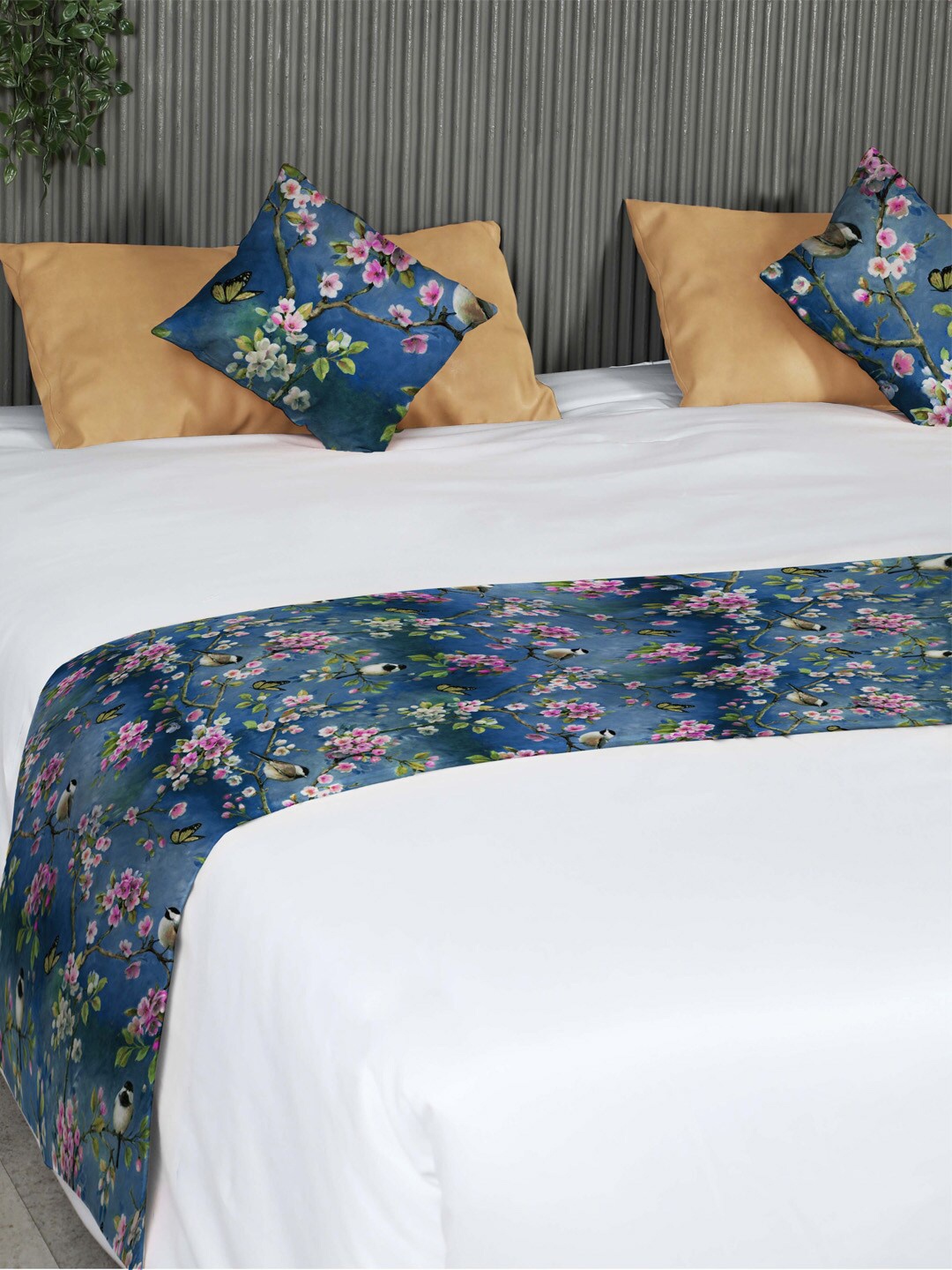 

SPACES Blue Printed Velvet Reversible Bed Runner With 2 Pieces Cushion Covers