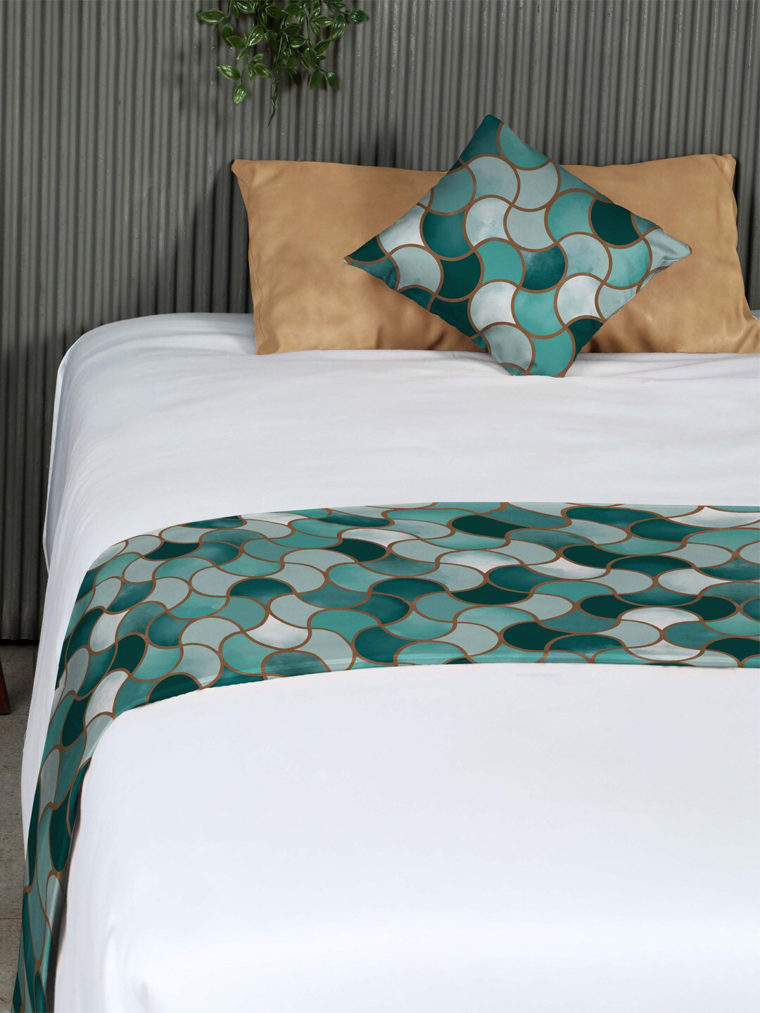 

SPACES Moroccan Brown Printed Reversible Velvet King & Queen Runner & 2Pcs Cushion Covers, Turquoise blue