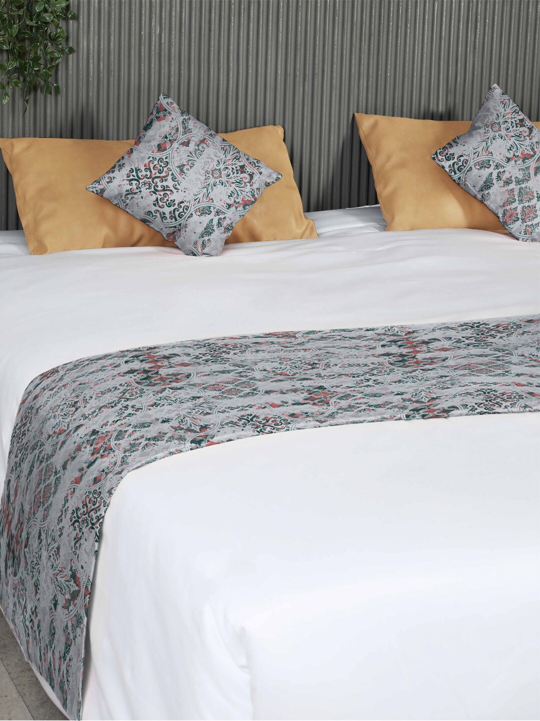 

SPACES Grey Printed Velvet Reversible King & Queen Bed Runner & 2 Cushion Covers