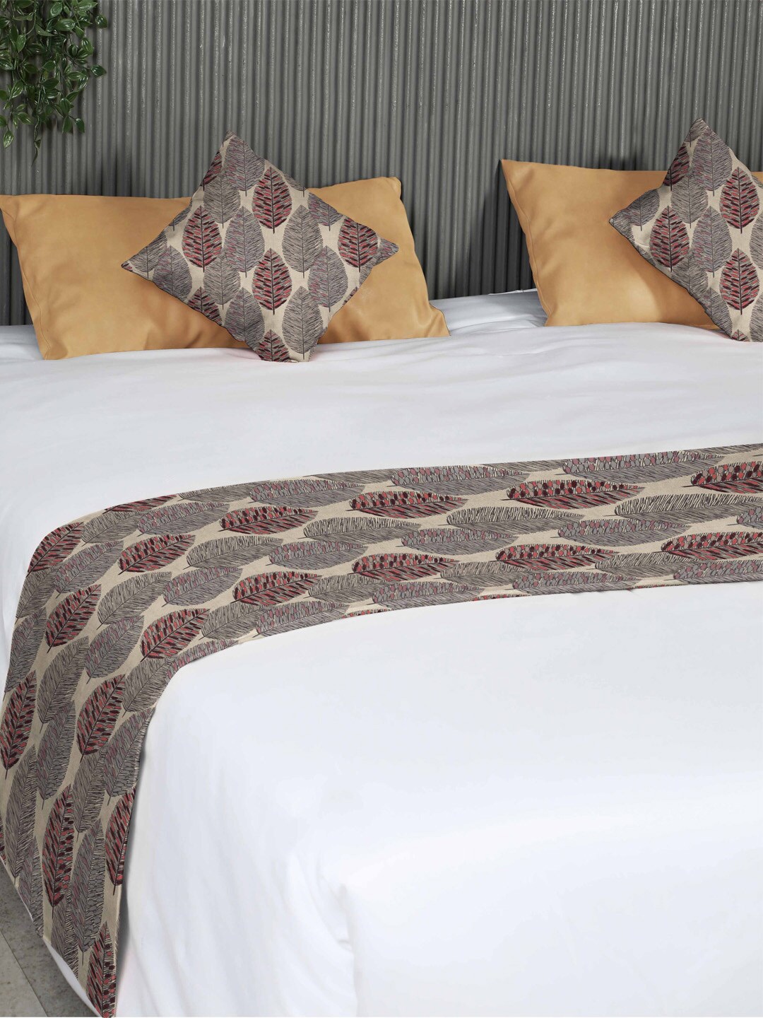 

SPACES Brown Printed Velvet Reversible King & Queen Bed Runner & 2 Cushion Covers