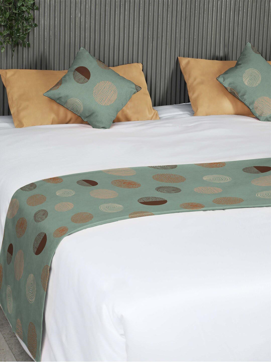 

SPACES Summer Dots Green Printed Velvet King & Queen Bed Runner & 2 Pcs Cushion Covers