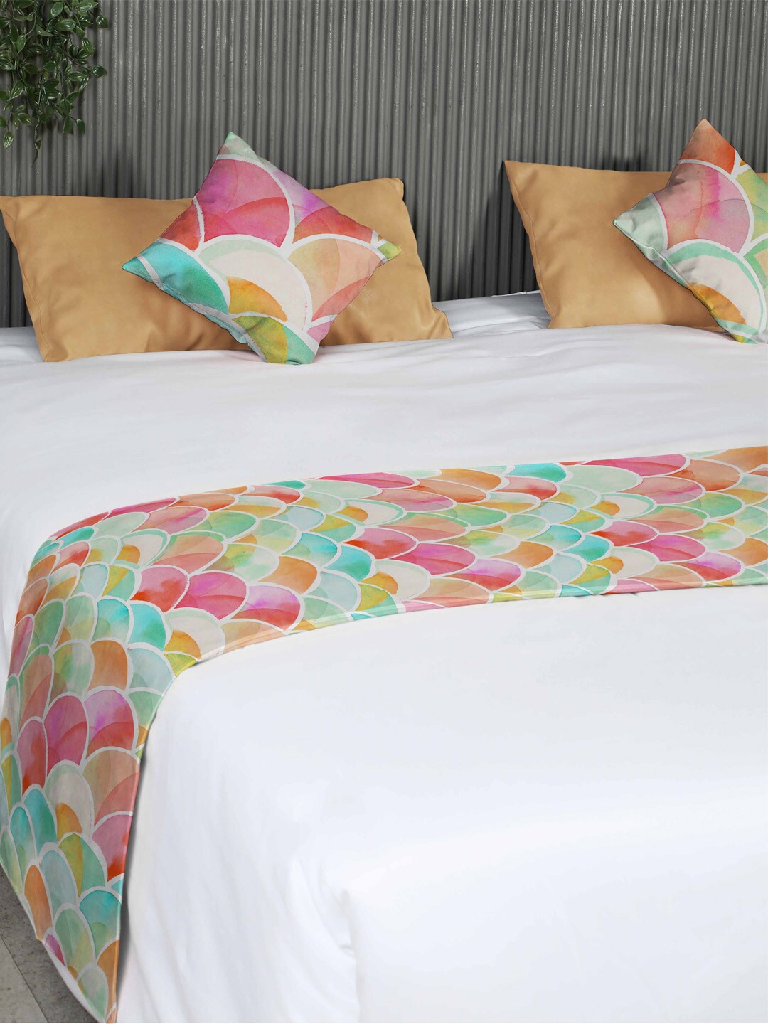 

SPACES Vibrant Dreams Pink Printed Reversible King & Queen Bed Runner & 2 Cushion Covers
