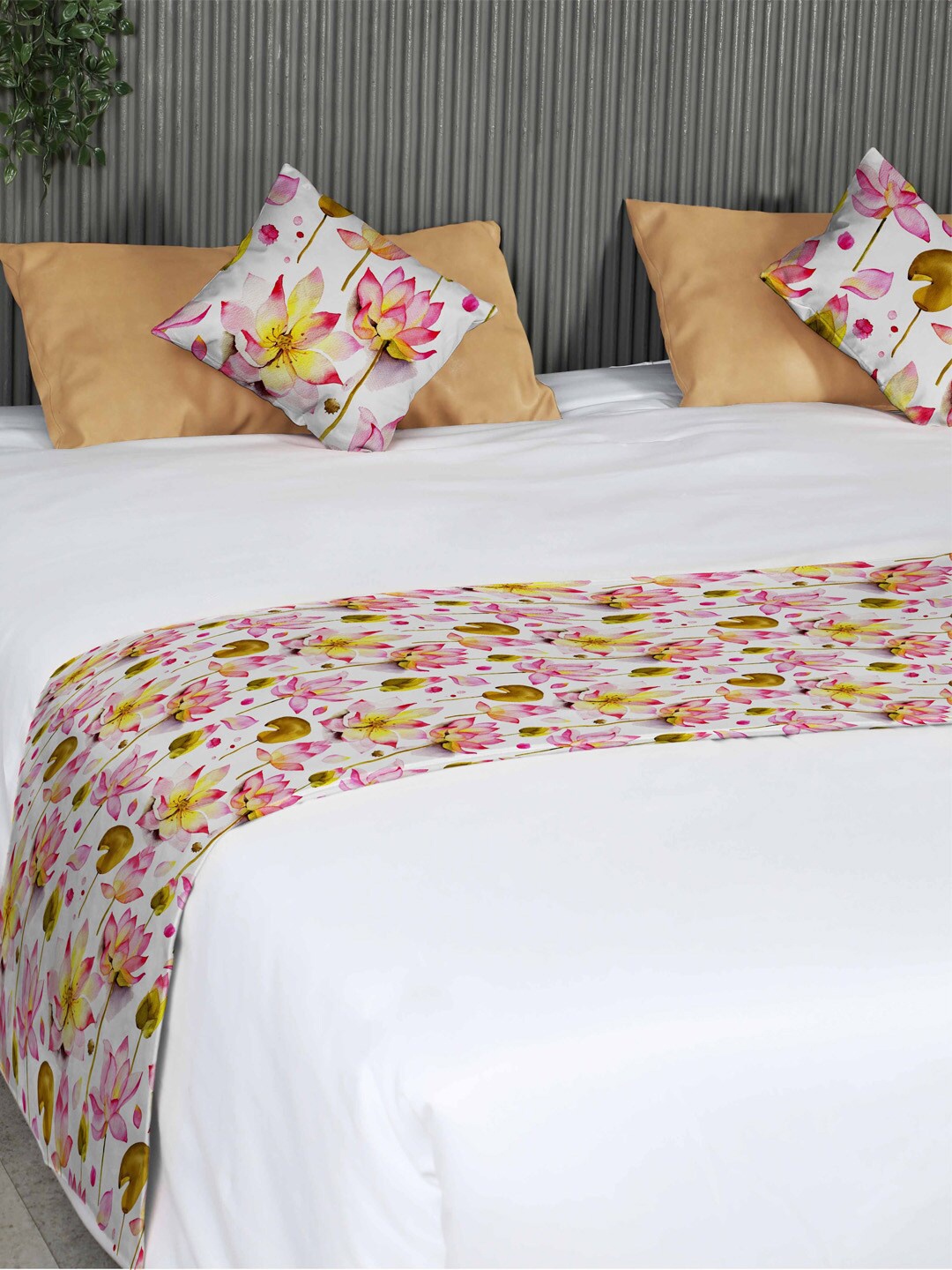

SPACES Lotus Dreams White & Pink Reversible King & Queen Bed Runner & 2 Cushion Covers