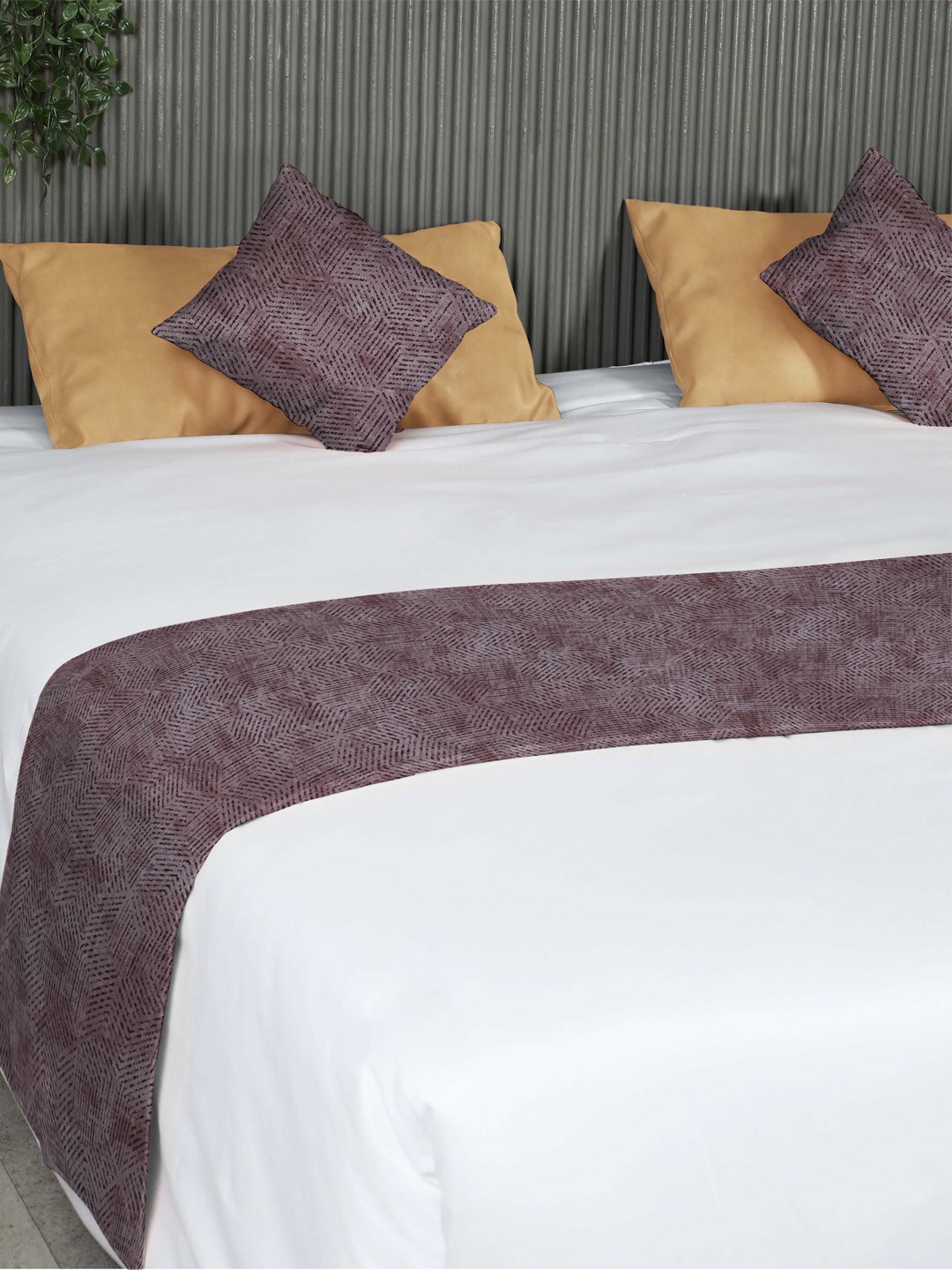 

SPACES BrokenHive Purple Printed Reversible King & Queen Bed Runner With 2 Cushion Covers