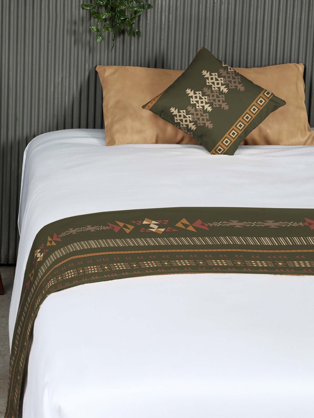 

SPACES Turkish Tribal Green & Pink Reversible King & Queen Bed Runner & 2 Cushion Covers