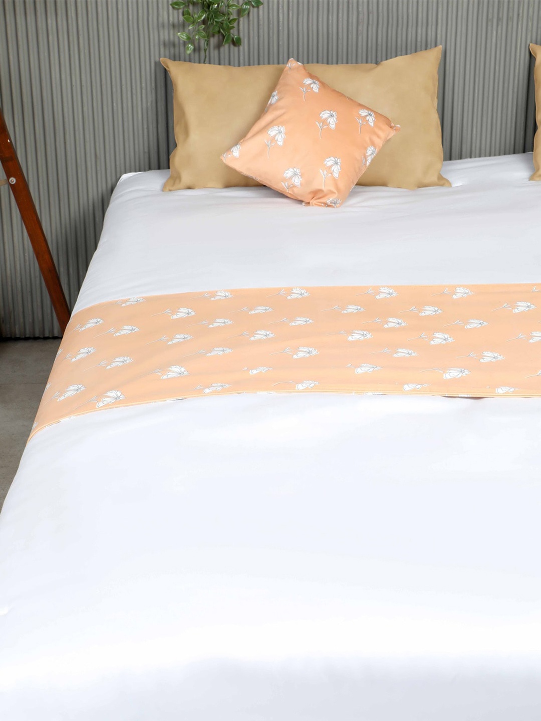 

SPACES Bohemian Daisy Peach Printed Reversible King & Queen Bed Runner & 2 Cushion Covers