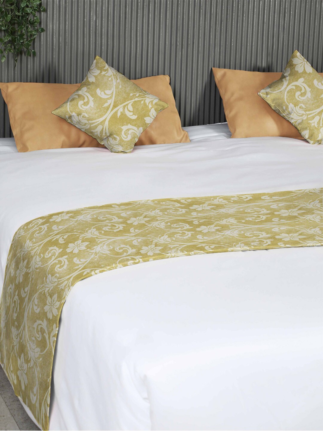 

SPACES Whispering Grace Yellow Reversible King & Queen Bed Runner & 2 Cushion Covers
