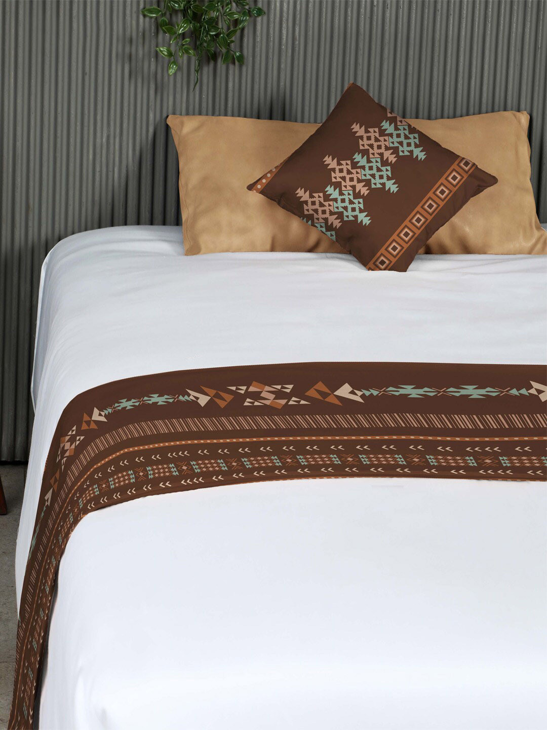 

SPACES Brown & Beige Turkish Tribal Printed Reversible Bed Runner With 2 Cushion Covers