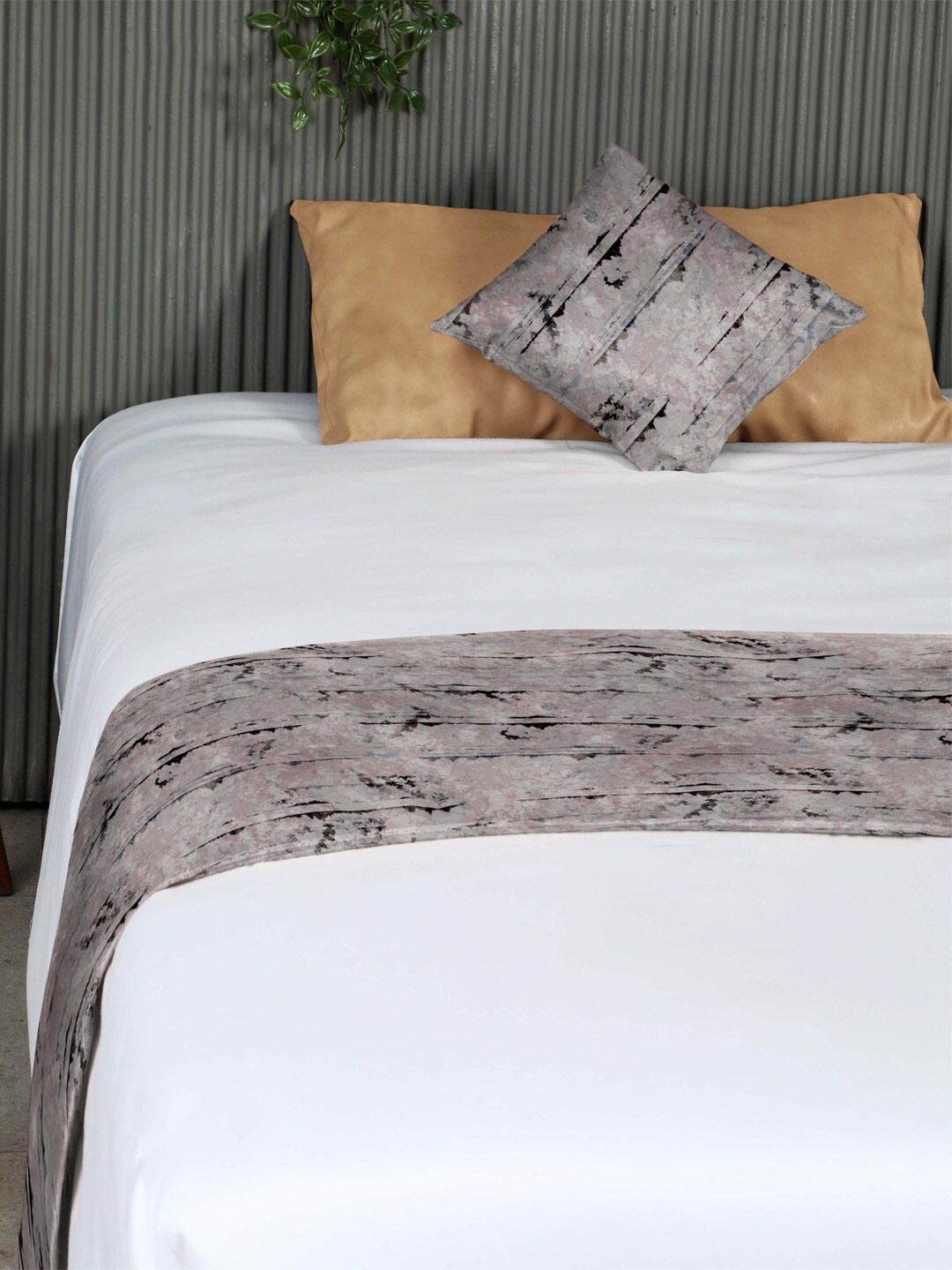 

SPACES Black & Grey Spilled Beauty Printed Reversible Bed Runner With 2 Cushion Covers