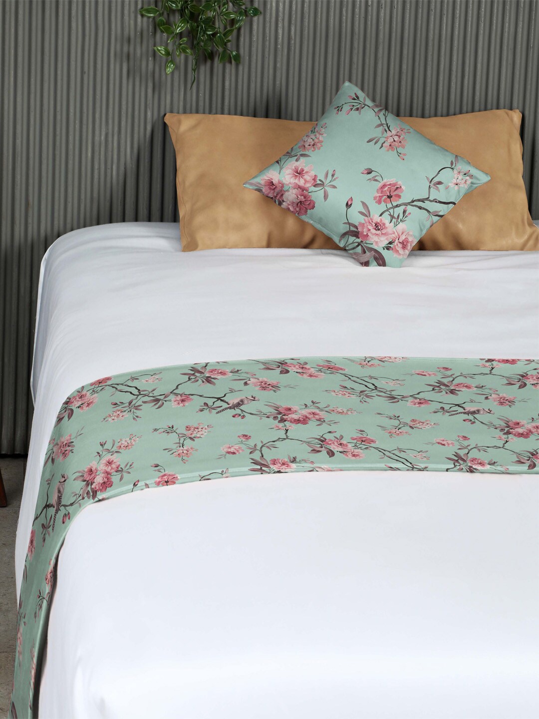

SPACES Sea Green & Pink Blossoming Wings Printed Reversible Bed Runner & 2 Cushion Covers