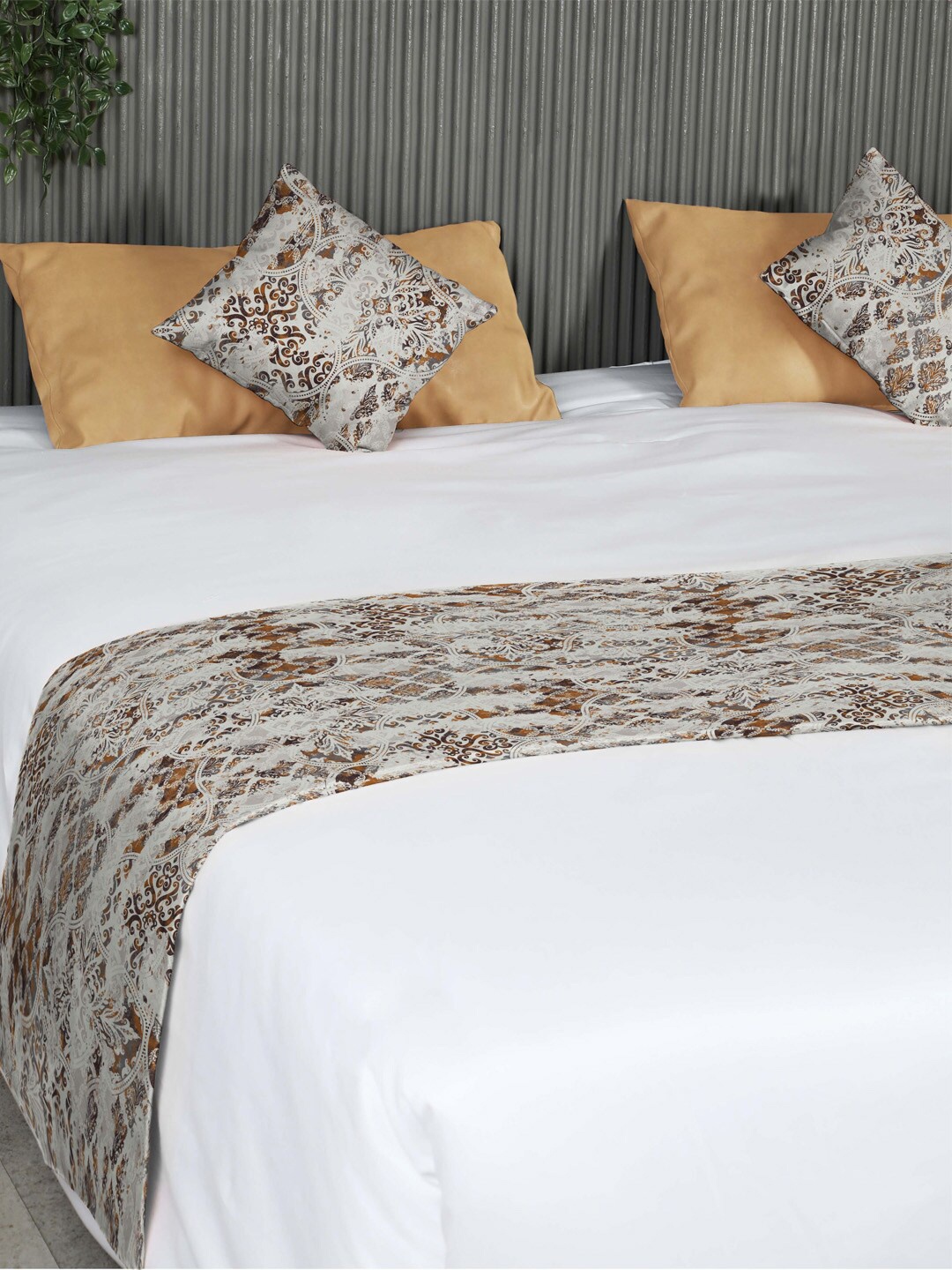 

SPACES Grey & Brown Damask Delight Printed Reversible Bed Runner With 2 Cushion Covers