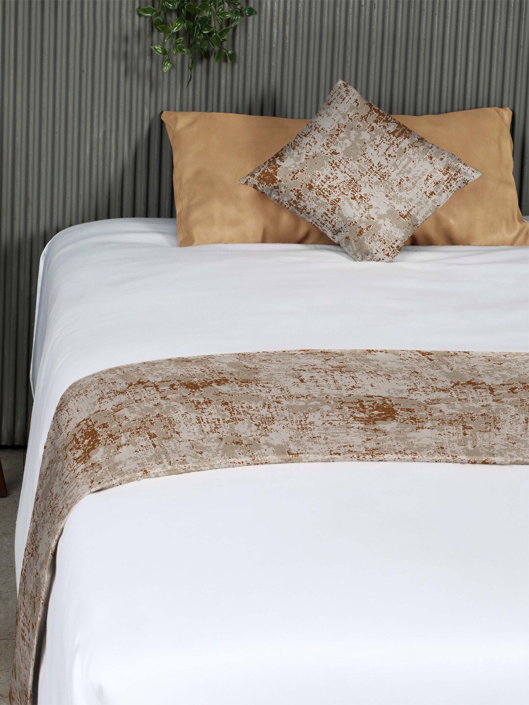 

SPACES Grey & Brown Diverse Parade Printed Reversible Bed Runner With 2 Cushion Covers