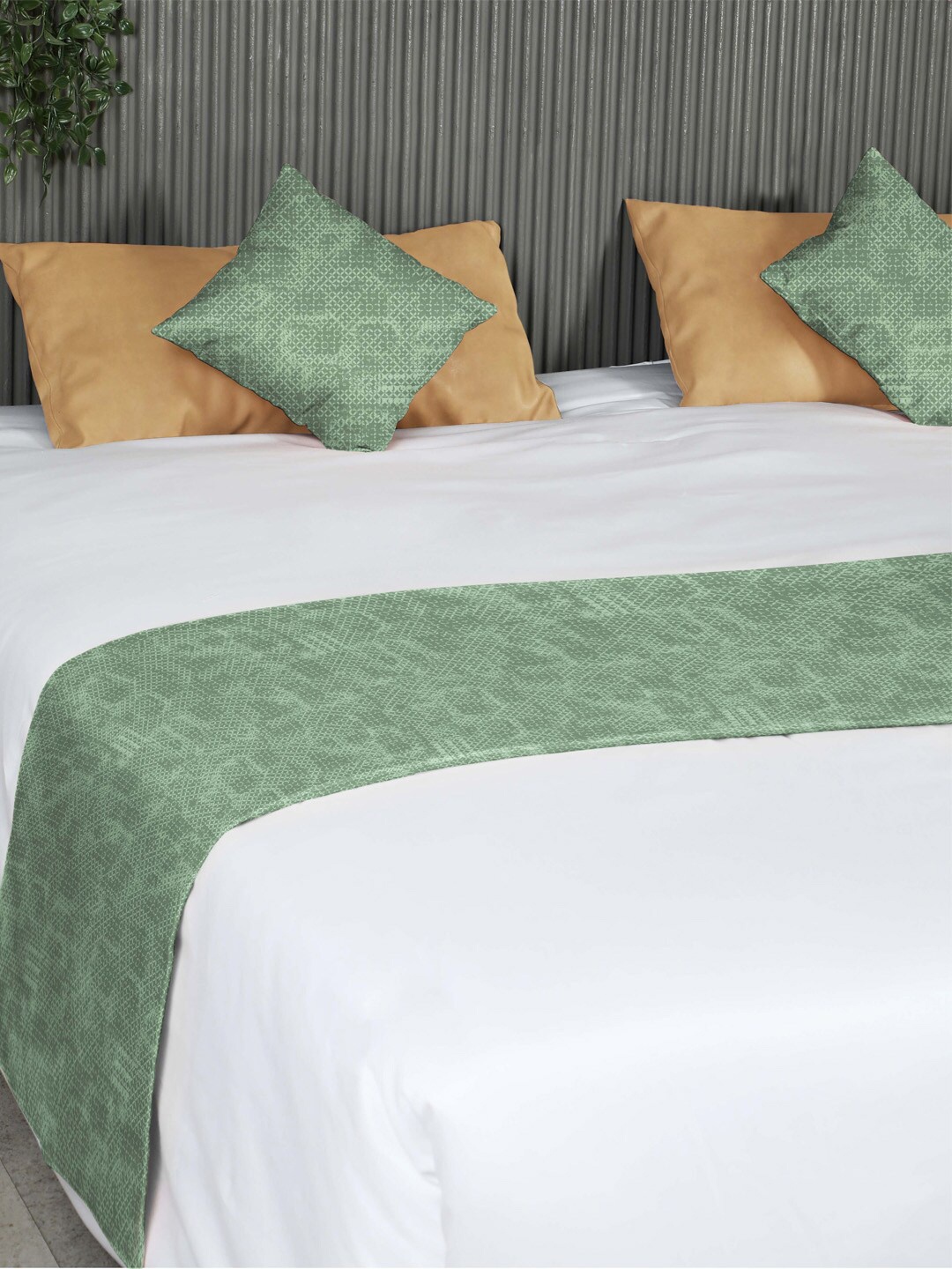 

SPACES Green HeritageHues Printed Reversible Bed Runner With 2 Cushion Covers