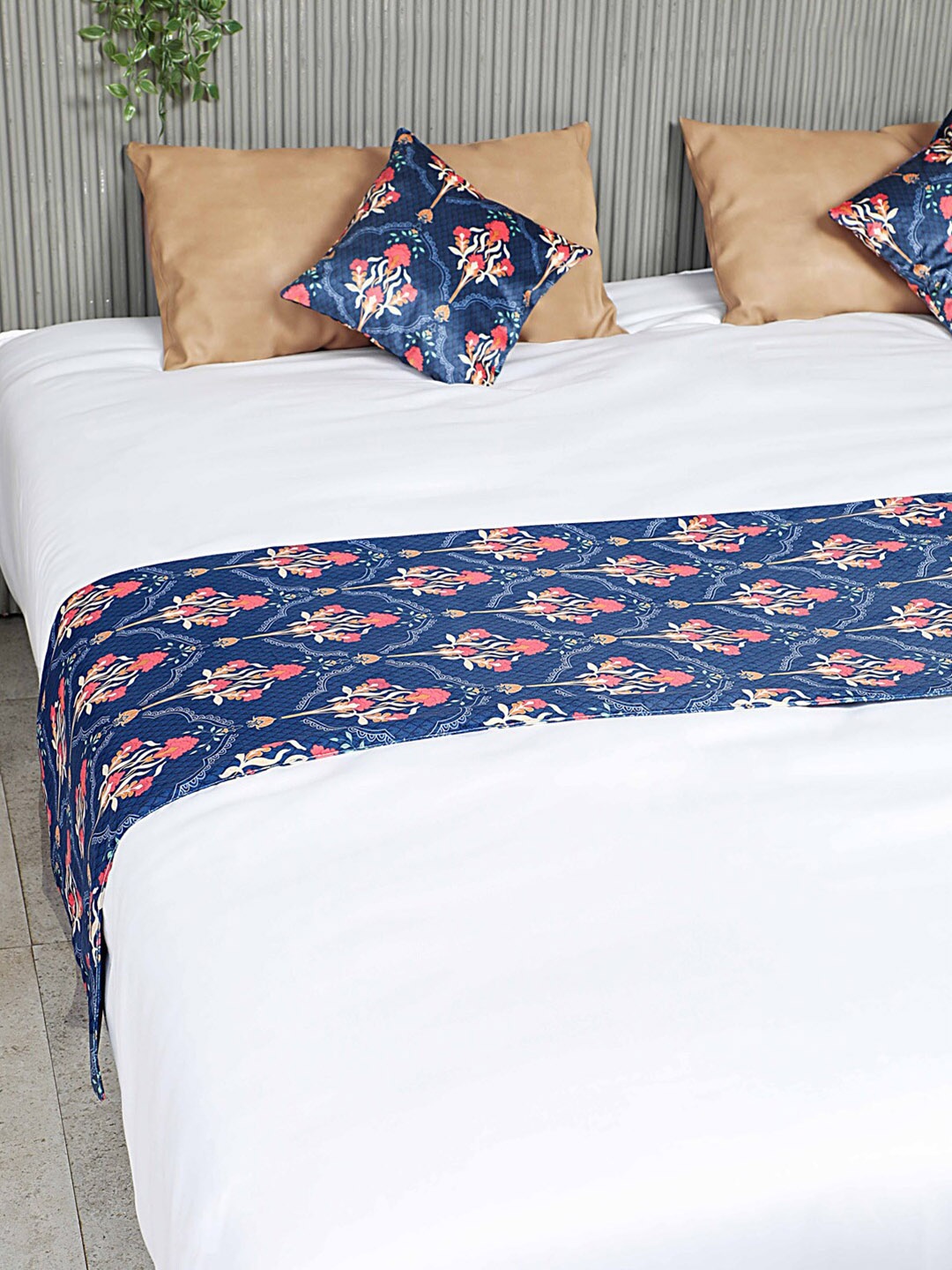 

SPACES Blue & Pink Desi Daisies Printed Reversible Bed Runner With 2 Cushion Covers