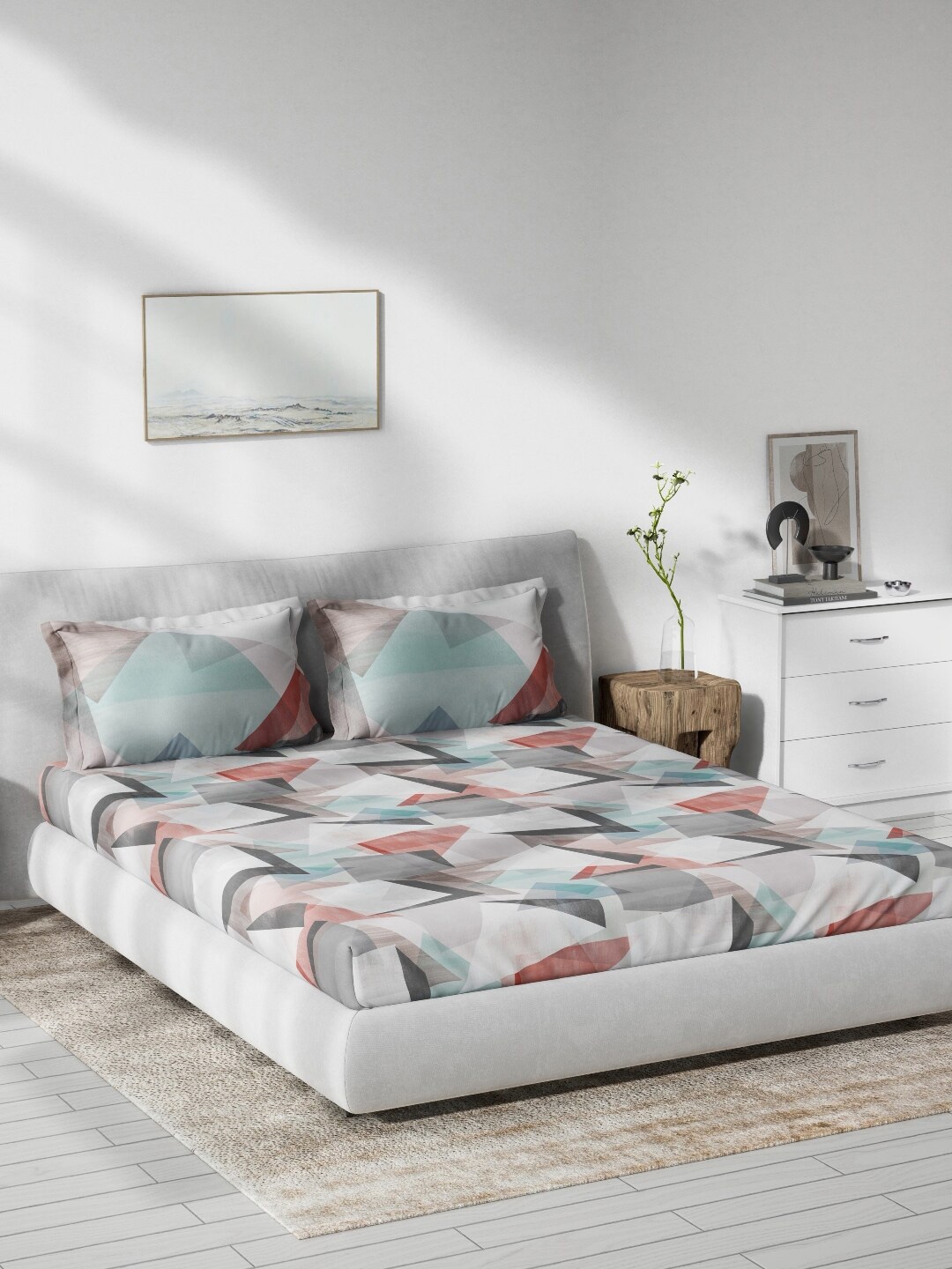 

DDecor Red & Grey Geometric 140 TC Cotton Queen Bedsheet with 2 Pillow Covers