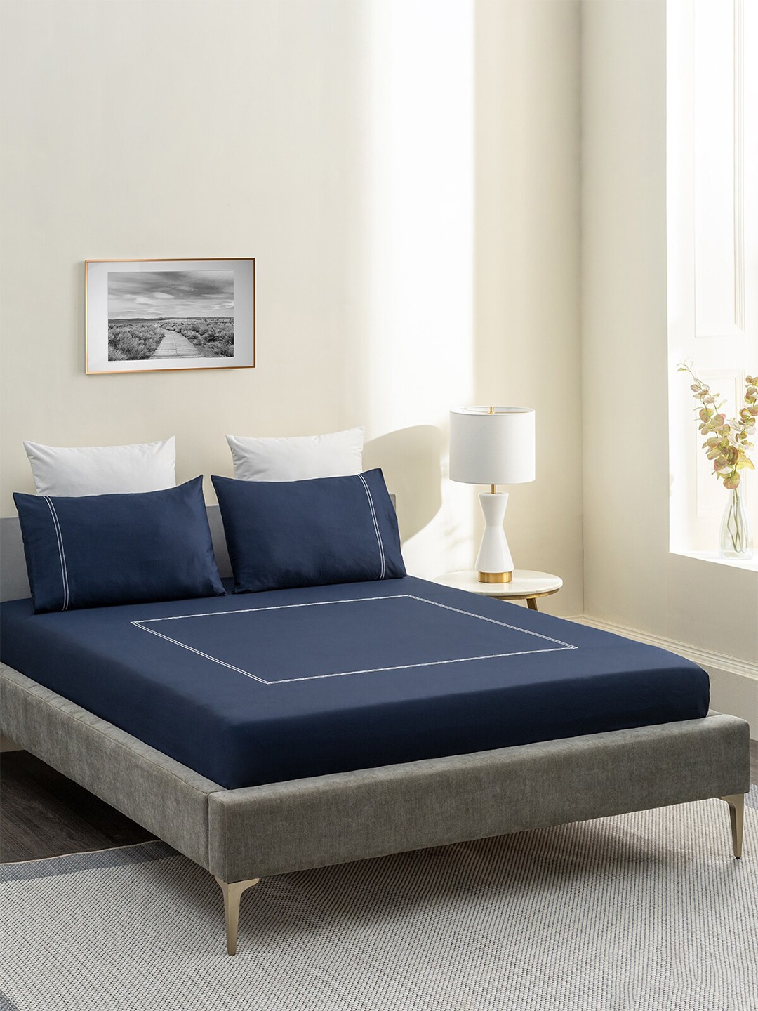 

DDecor Blue & White Geometric 180 TC Cotton King Bedsheet with 2 Pillow Covers