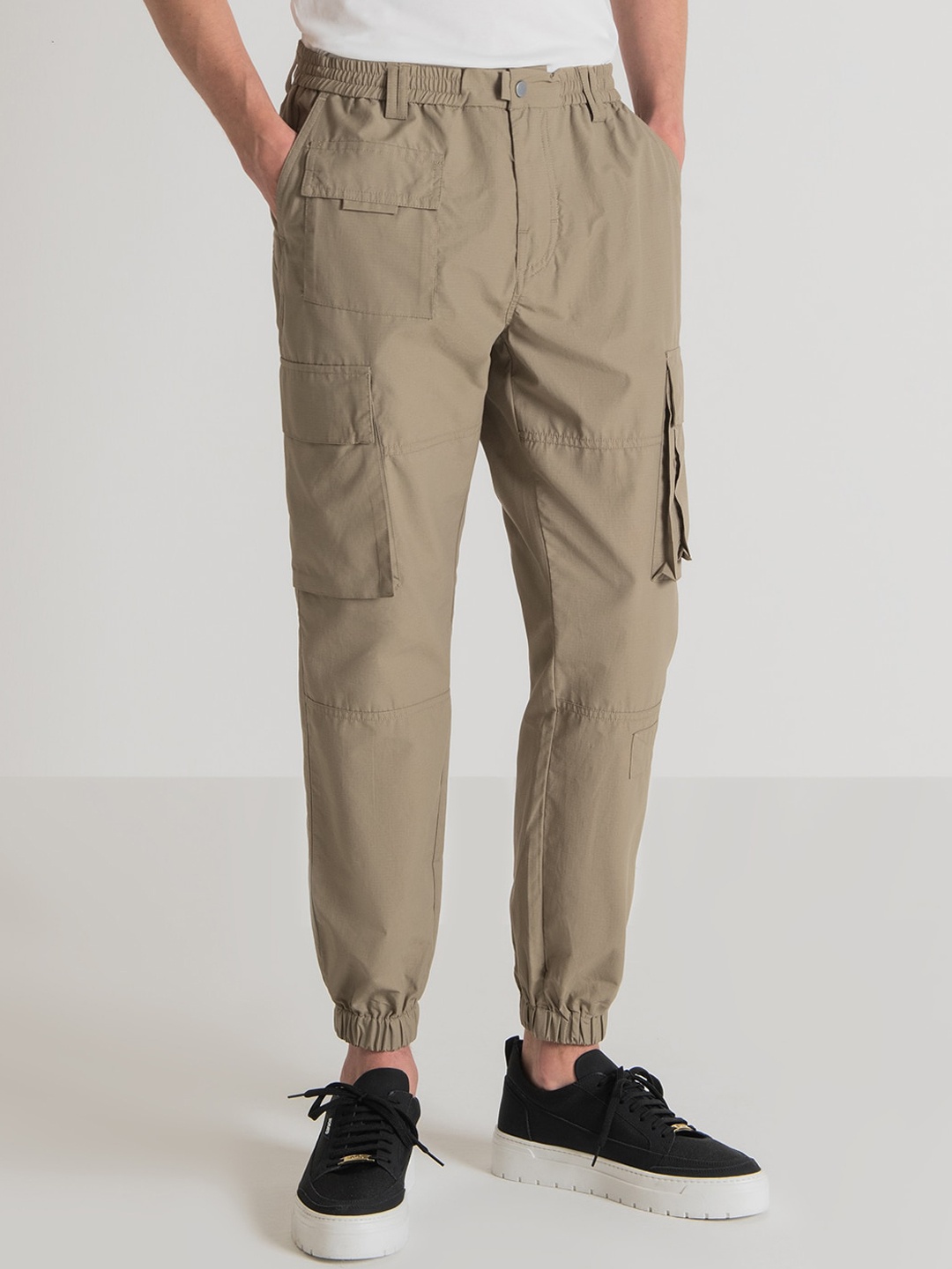 

Antony Morato Men Tapered Fit Cotton Cargo Trousers, Beige