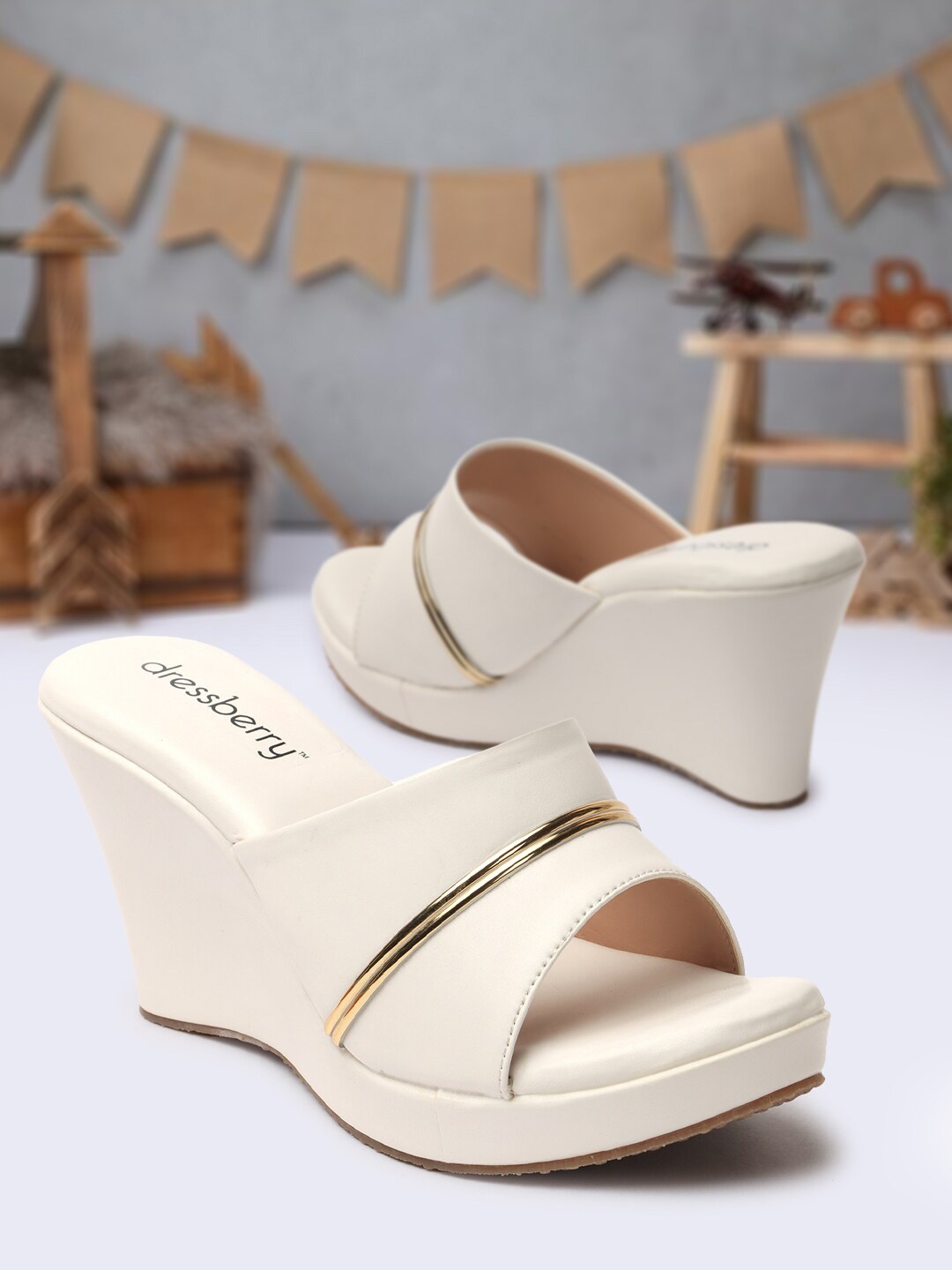 

DressBerry White And Gold-Toned Open Toe Wedge Heels