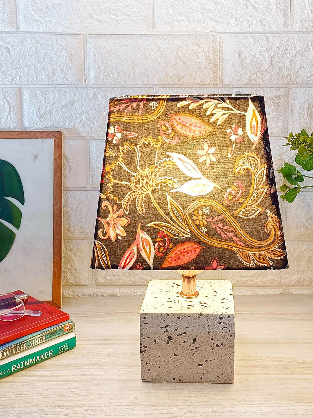 

POSH-N-PLUSH Purple & White Printed Shade Marble Base Table Lamp