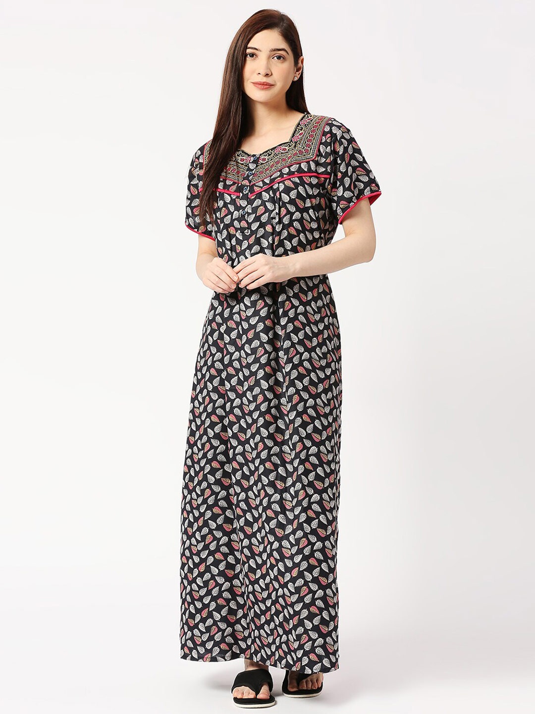 

Pretty Awesome Floral Printed Maxi Nightdress, Black