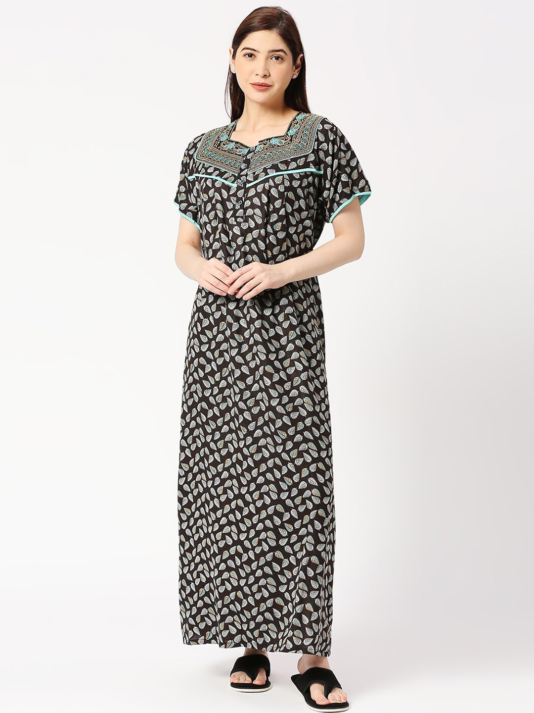 

Pretty Awesome Floral Printed Maxi Nightdress, Black