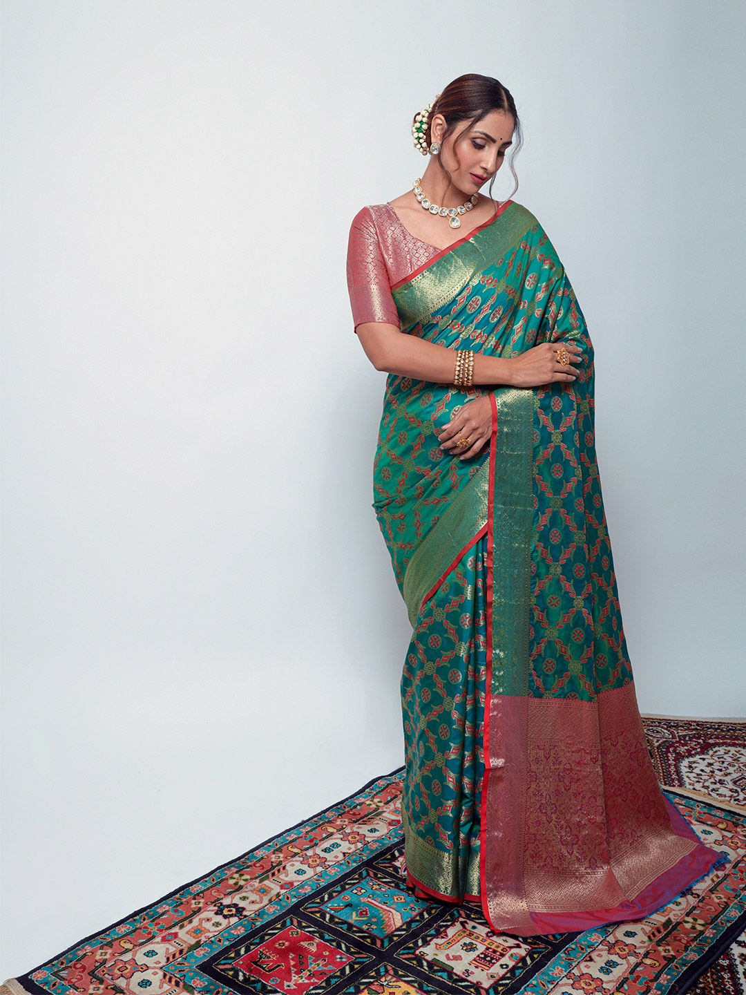 

DIVASTRI Ethnic Motifs Woven Design Zari Pure Silk Saree, Green