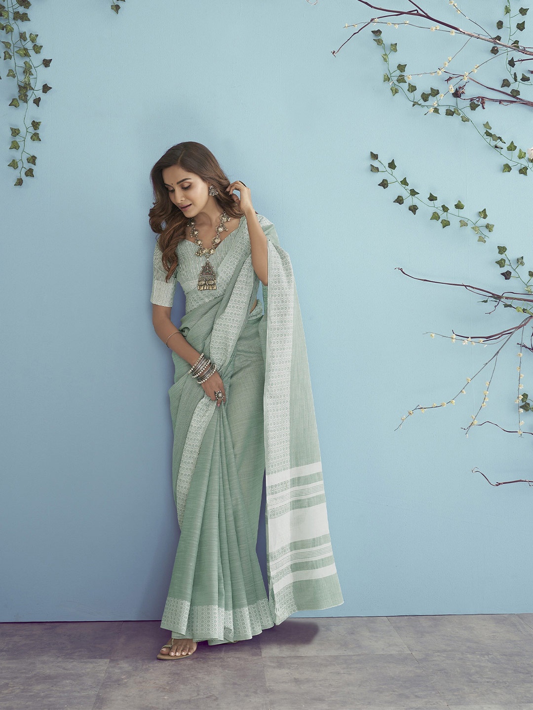 

DIVASTRI Green & Off White Linen Blend Ilkal Saree