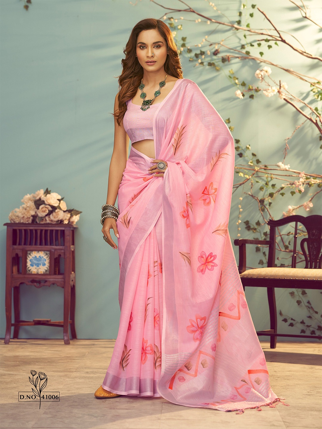 

DIVASTRI Floral Printed Saree, Pink