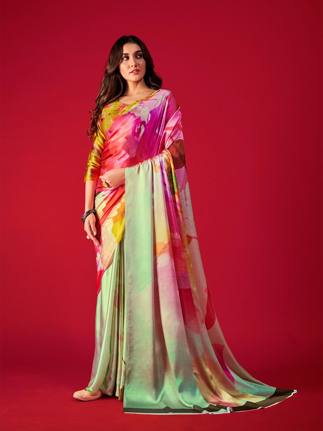 

DIVASTRI Floral Printed Pure Satin Saree, Pink