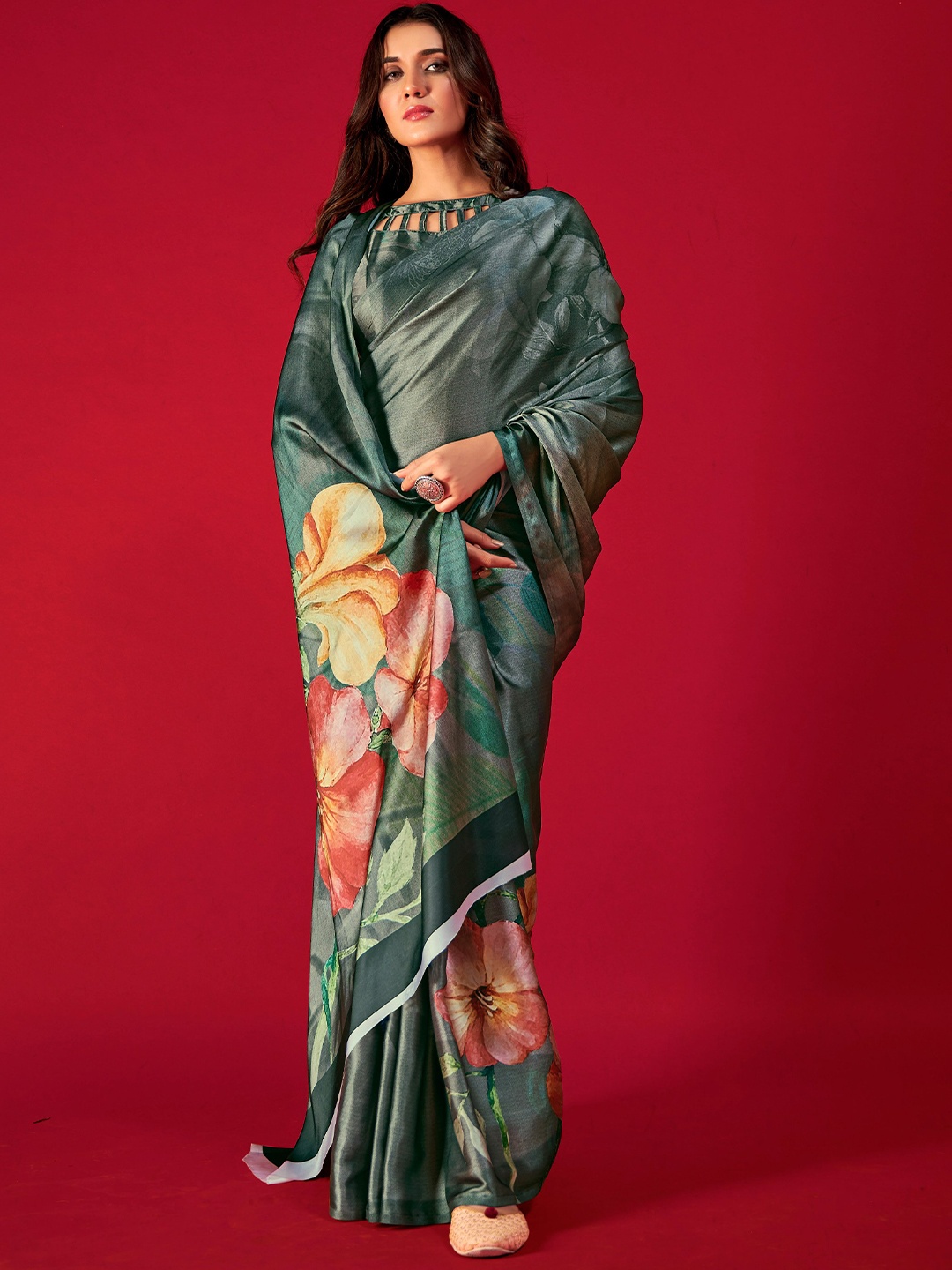 

DIVASTRI Floral Printed Pure Satin Saree, Green