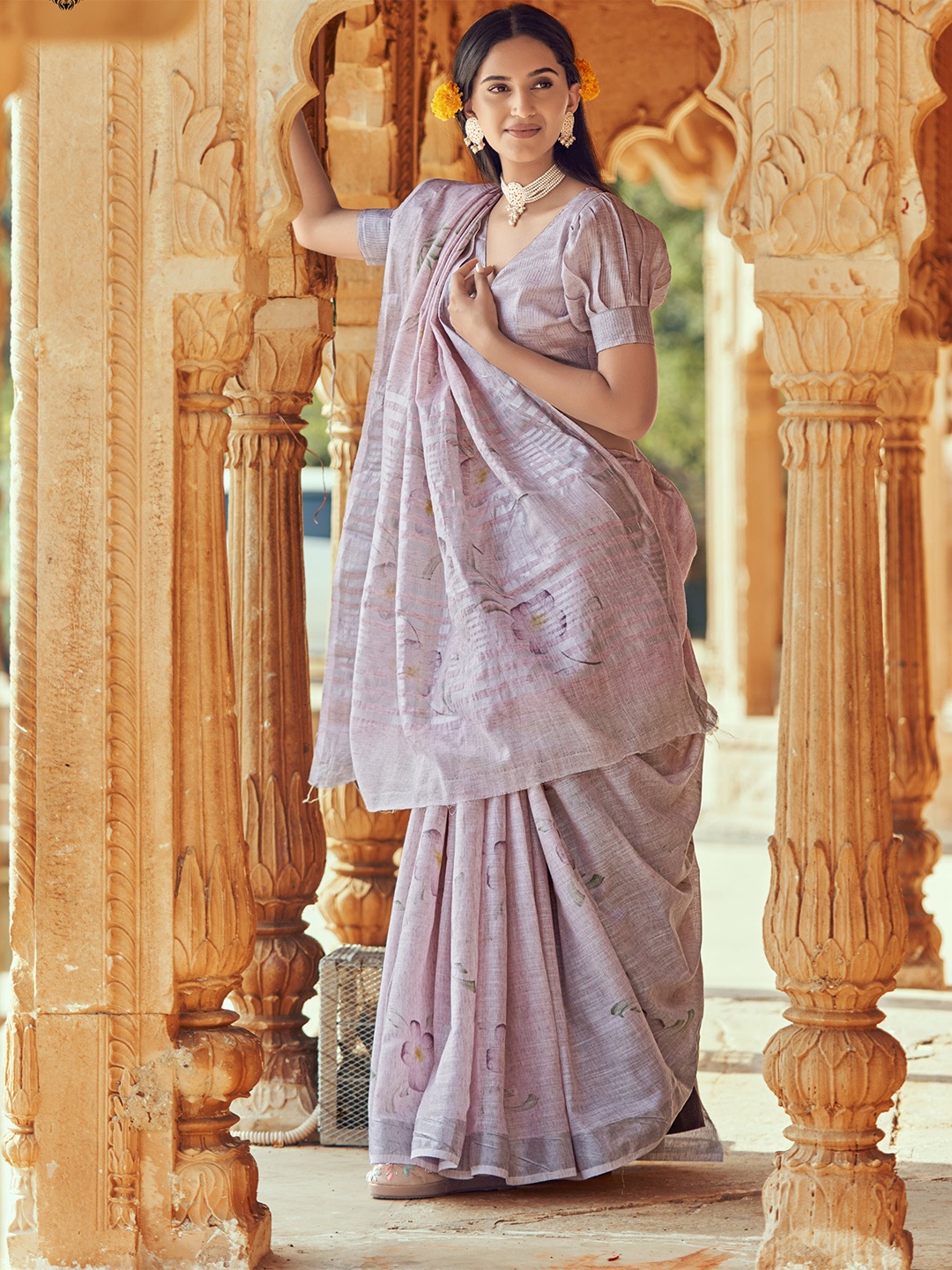 

DIVASTRI Floral Printed Pure Linen Bhagalpuri Saree, Purple