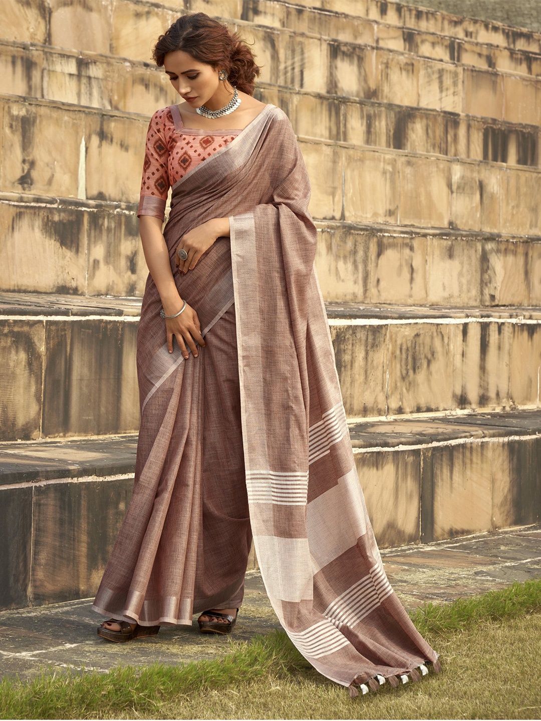 

DIVASTRI Zari Linen Blend Saree, Peach
