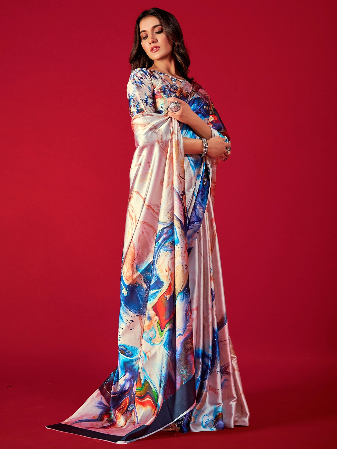 

DIVASTRI Abstract Printed Satin Saree, Cream