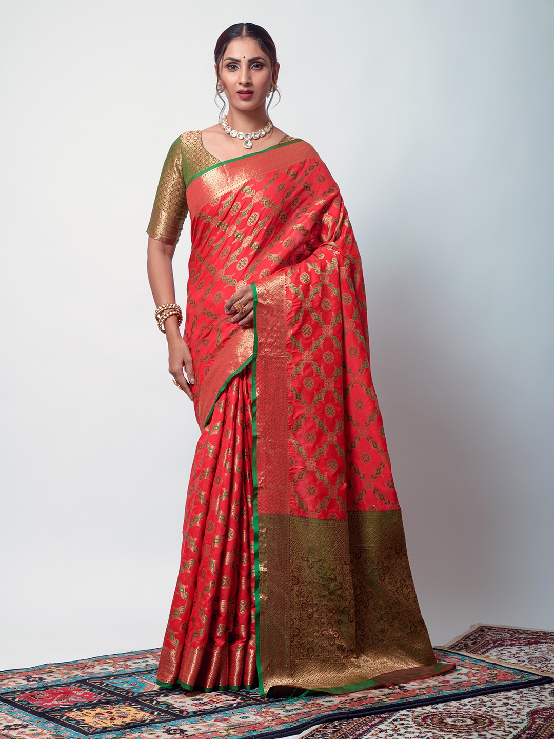 

DIVASTRI Ethnic Motifs Woven Design Zari Pure Silk Kanjeevaram Saree, Red