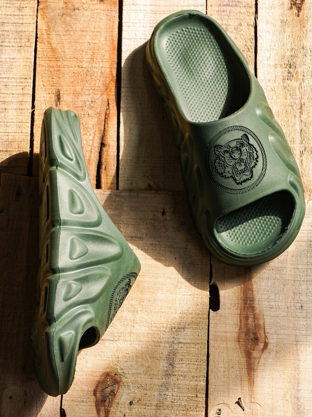 

Try Me Men Textured Lightweight Sliders, Green