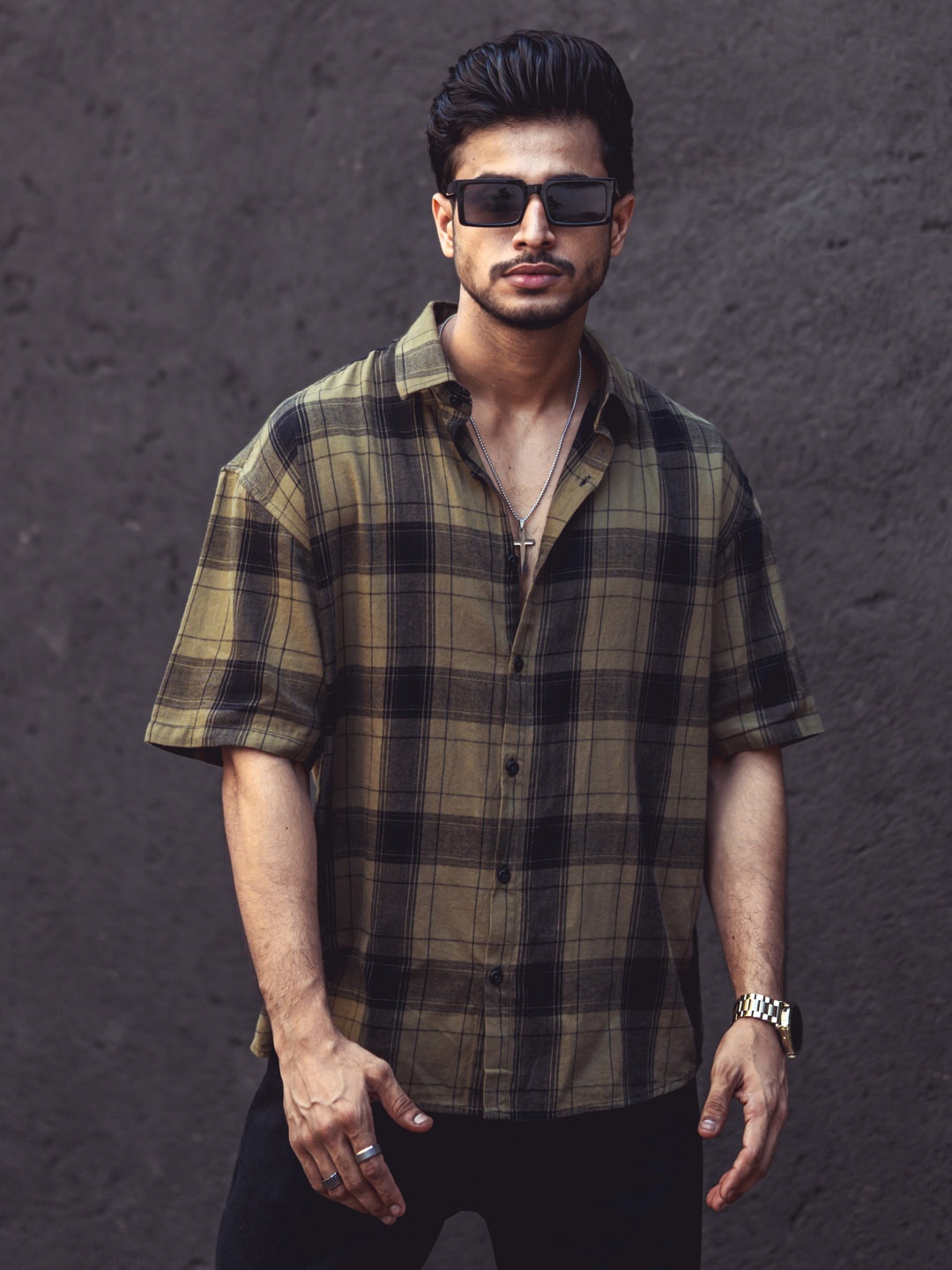 

Powerlook Olive Green & Black Spread Collar India Slim Checked Casual Shirt