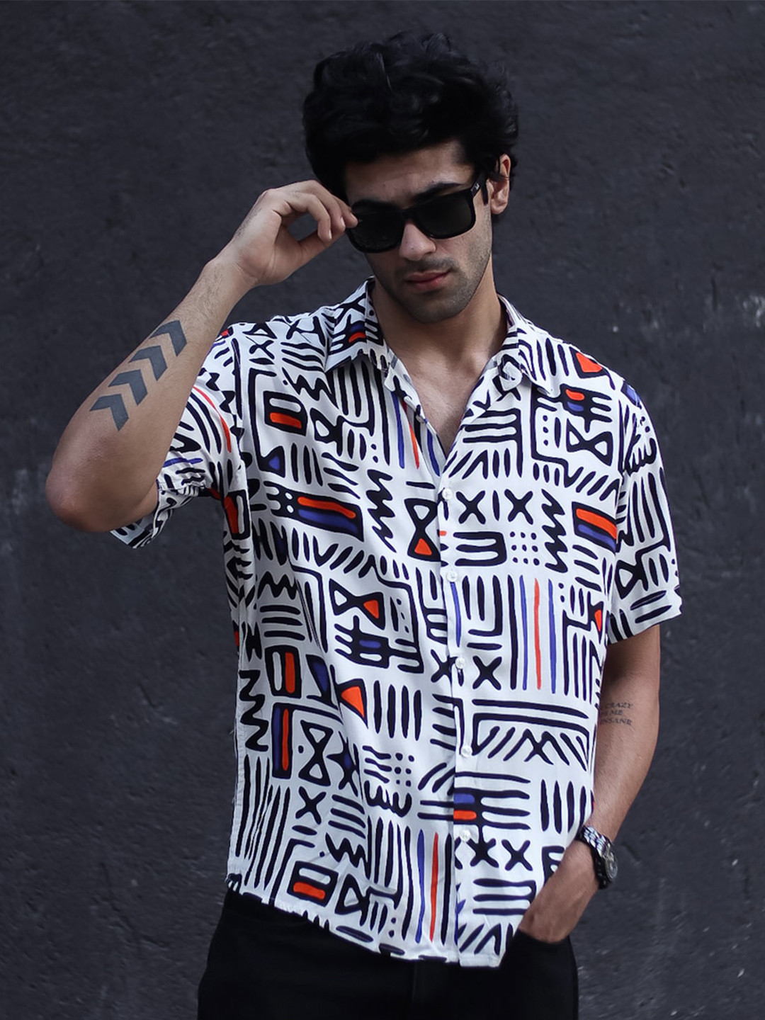 

Powerlook White & Blue Spread Collar India Slim Abstract Printed Casual Shirt