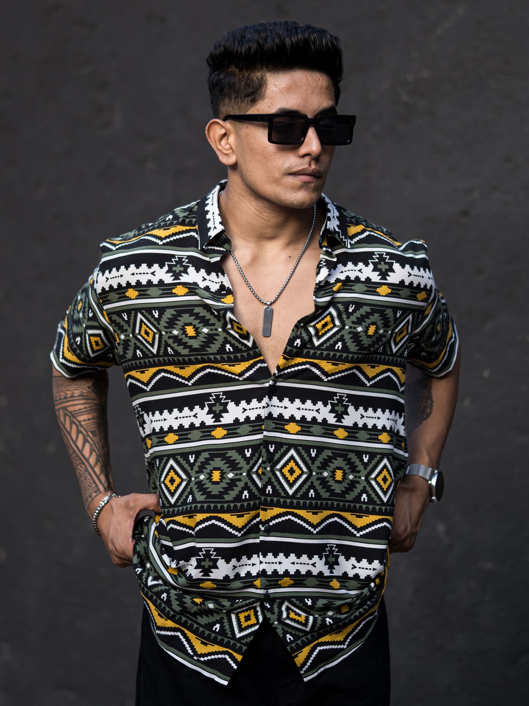 

Powerlook Olive Green & Black Spread Collar India Slim Abstract Printed Casual Shirt