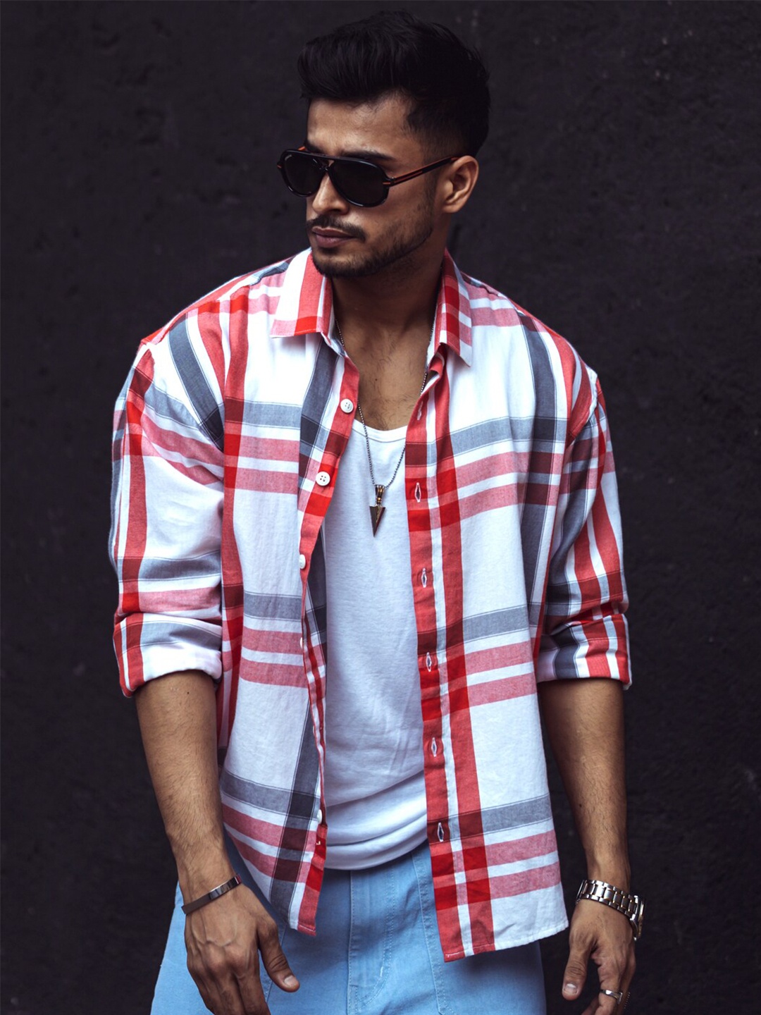 

Powerlook White & Red Spread Collar India Slim Checked Casual Shirt