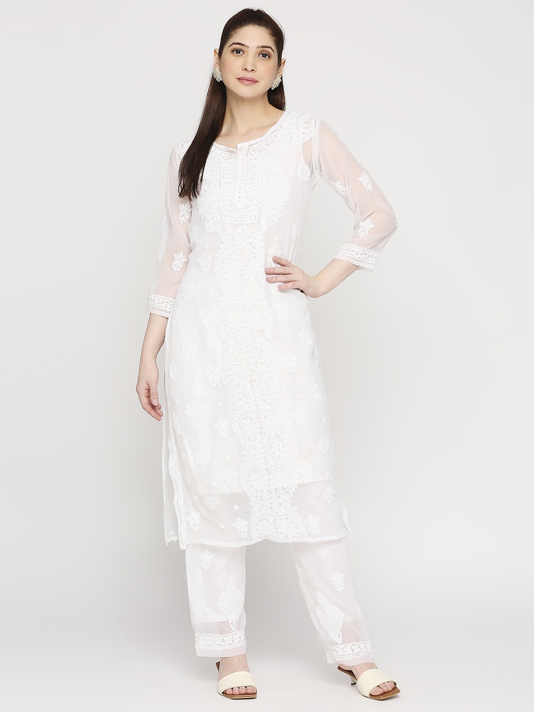 

Indiankala4u Floral Embroidered Regular Chikankari Kurta with Trousers, White