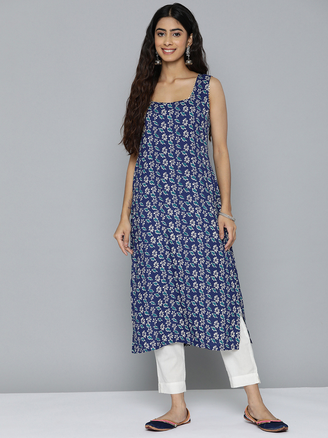 

HERE&NOW Women Floral Printed Cotton Kurta, Navy blue