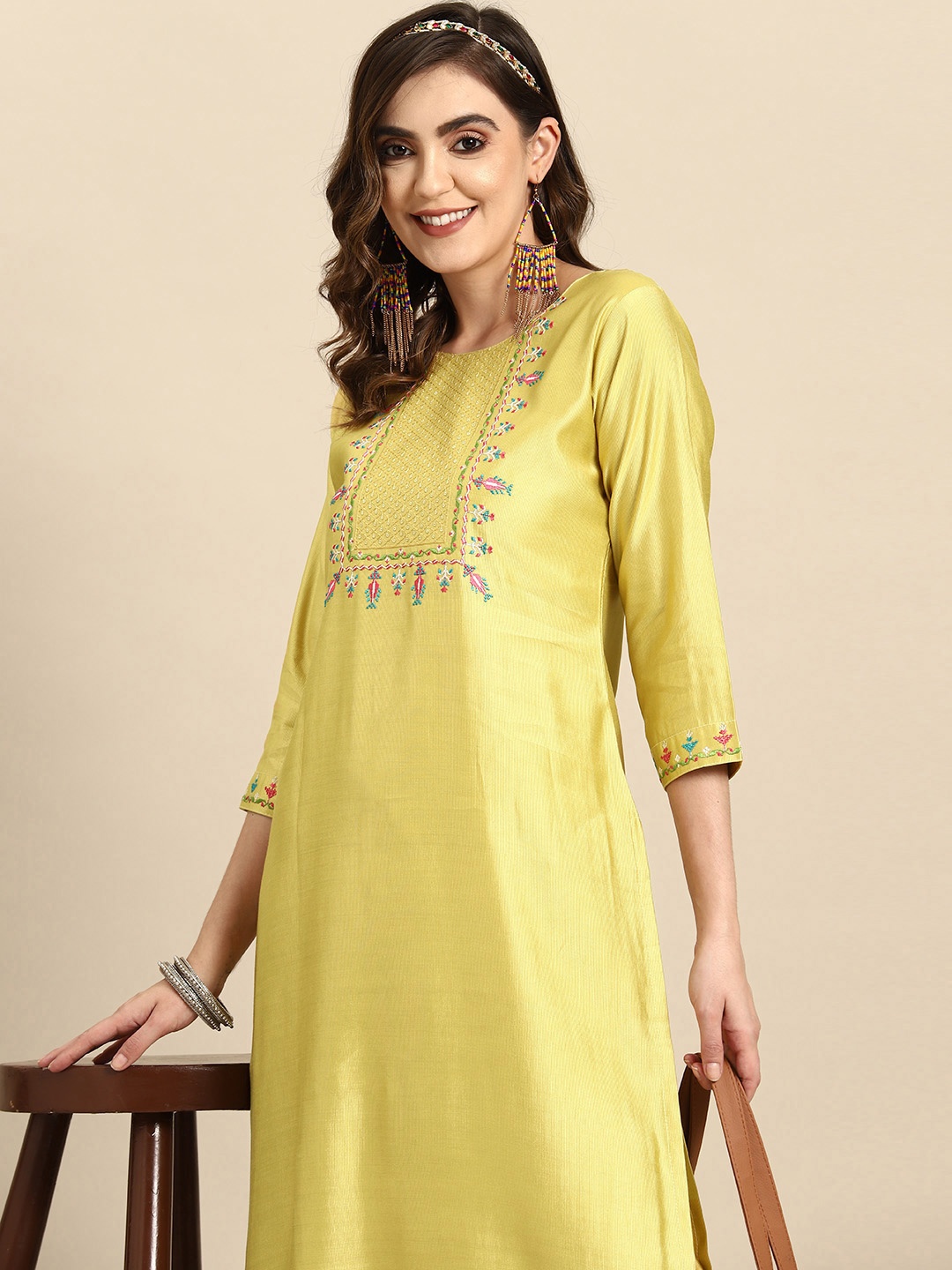 

Sangria Ethnic Motifs Embroidered Regular Sequinned Kurta With Trousers, Lime green