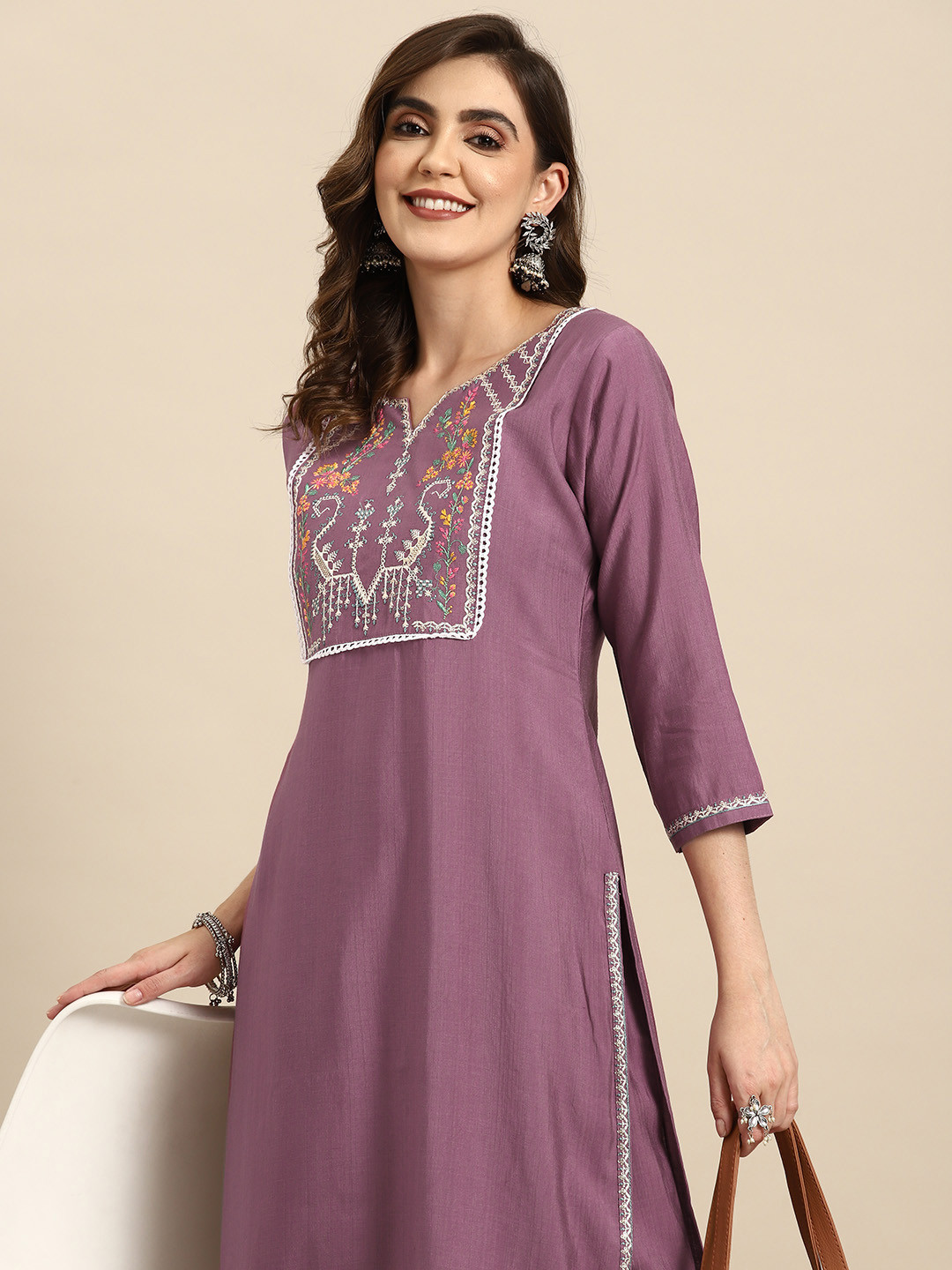 

Sangria Floral Embroidered Sequinned Kurta With Trousers, Mauve