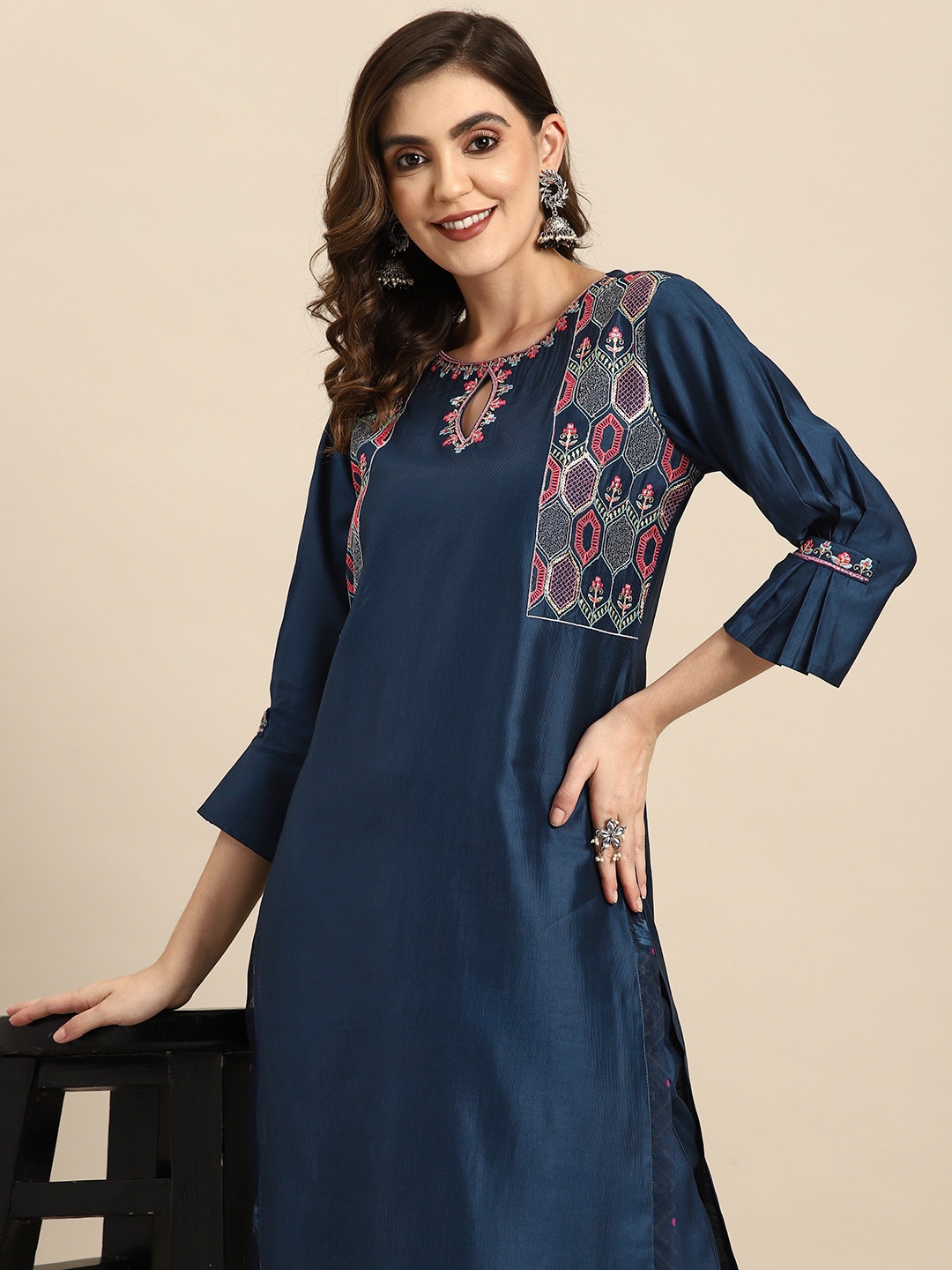 

Sangria Floral Embroidered Sequinned Kurta With Trousers, Navy blue
