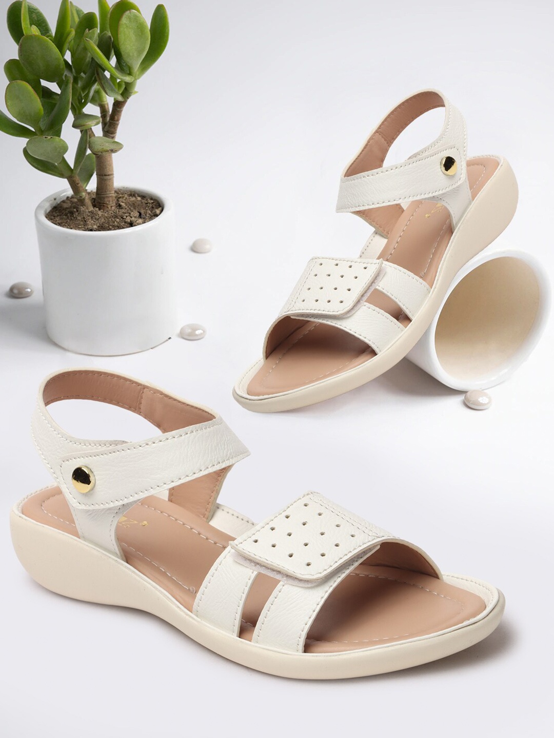 

VENDOZ Women Textured Open Toe Flats, White