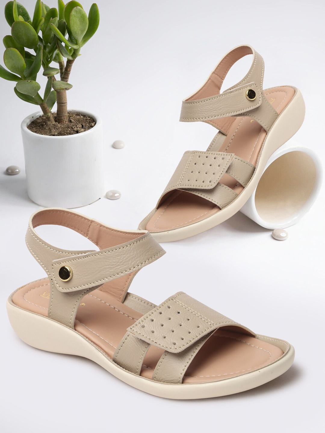 

VENDOZ Textured Open Toe Flats, Cream