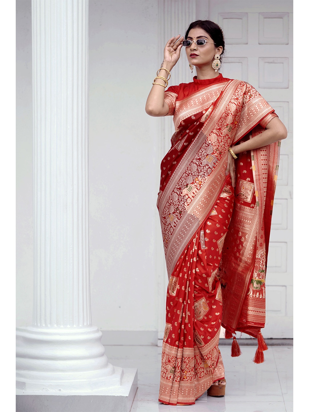 

elora Ethnic Woven Design Zari Pure Silk Banarasi Saree, Red