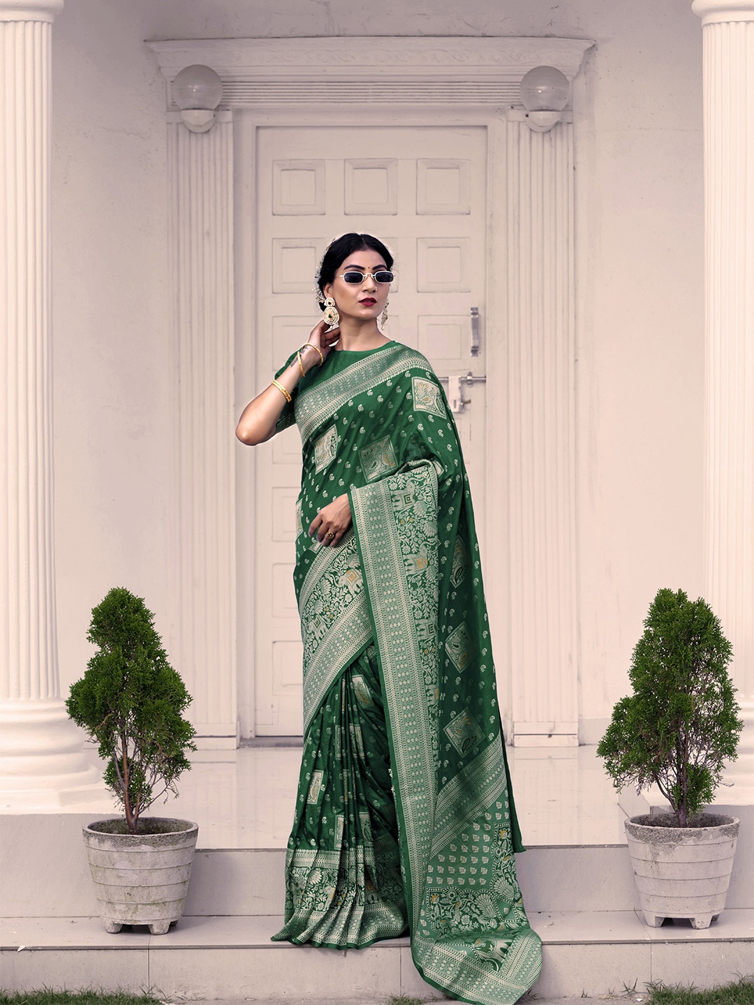 

elora Ethnic Woven Design Zari Pure Silk Banarasi Saree, Green